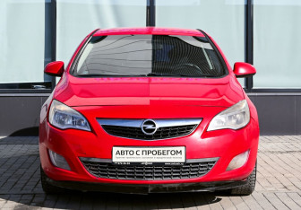 Подержанный автомобиль Opel Astra Hatchback 2012 года (8 фото)