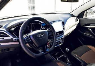 Подержанный автомобиль LADA (ВАЗ) Vesta Sedan 2017 года (15 фото)
