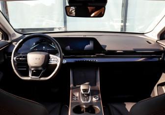 Подержанный автомобиль Omoda C5 2024 года (18 фото)
