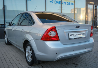 Подержанный автомобиль Ford Focus Sedan 2010 года (3 фото)