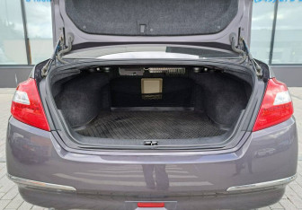 Подержанный автомобиль Nissan Teana 2011 года (17 фото)