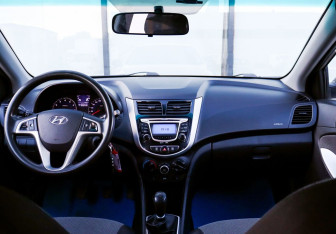 Подержанный автомобиль Hyundai Solaris Sedan 2014 года (18 фото)