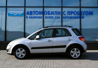 Подержанный автомобиль Suzuki SX4 Sedan 2011 года (2 фото)