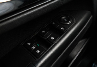Подержанный автомобиль Opel Zafira Compactvan 2011 года (12 фото)