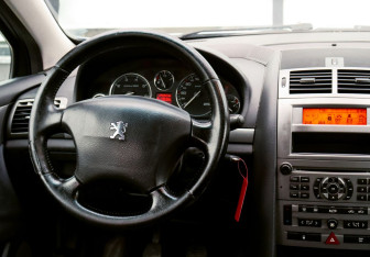 Подержанный автомобиль Peugeot 407 Sedan 2006 года (17 фото)