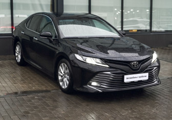 Подержанный автомобиль Toyota Camry Sedan 2019 года (7 фото)