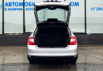 Подержанный автомобиль Skoda Rapid Liftback 2014 года (19 фото)