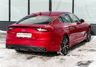 Подержанный автомобиль Kia Stinger 2019 года (5 фото)