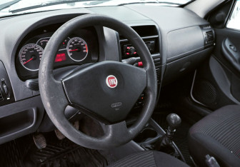 Подержанный автомобиль Fiat Albea 2011 года (9 фото)