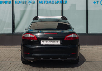 Подержанный автомобиль Ford Mondeo Liftback 2010 года (4 фото)