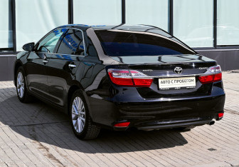 Подержанный автомобиль Toyota Camry Sedan 2015 года (3 фото)