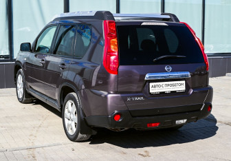 Подержанный автомобиль Nissan X-Trail 2008 года (3 фото)