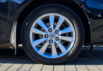 Подержанный автомобиль Toyota Corolla Sedan 2008 года (20 фото)