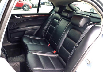 Подержанный автомобиль Skoda Superb Liftback 2011 года (18 фото)