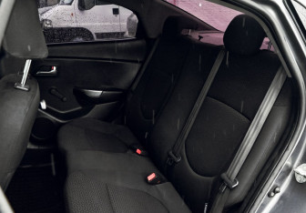 Подержанный автомобиль Kia Rio Sedan 2012 года (15 фото)
