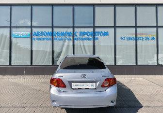 Подержанный автомобиль Toyota Corolla Sedan 2008 года (4 фото)