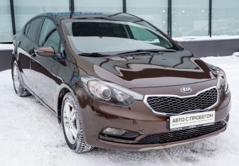 Подержанный автомобиль Kia Cerato Sedan 2015 года (7 фото)