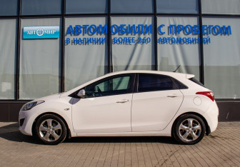 Подержанный автомобиль Hyundai i30 Hatchback 2013 года (2 фото)