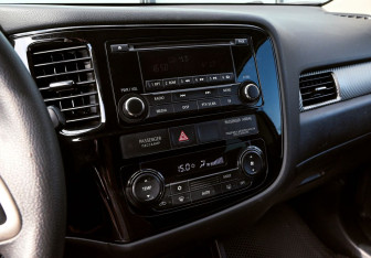 Подержанный автомобиль Mitsubishi Outlander 2014 года (11 фото)