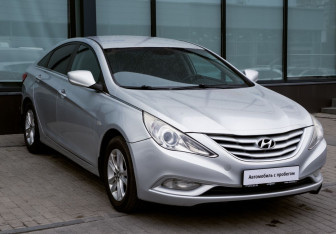 Подержанный автомобиль Hyundai Sonata 2011 года (7 фото)