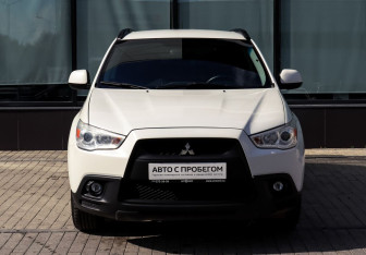 Подержанный автомобиль Mitsubishi ASX 2013 года (8 фото)