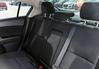 Подержанный автомобиль Mazda 3 Sedan 2011 года (16 фото)