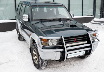 Подержанный автомобиль Mitsubishi Pajero 1995 года (8 фото)