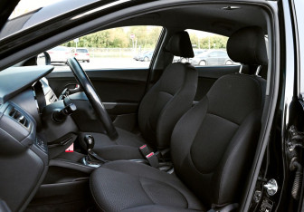 Подержанный автомобиль Kia Rio Sedan 2015 года (16 фото)