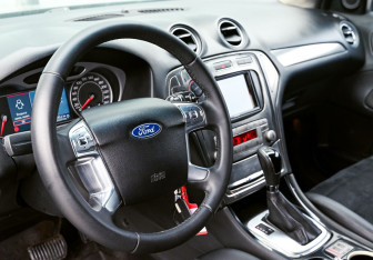Подержанный автомобиль Ford Mondeo Sedan 2010 года (15 фото)
