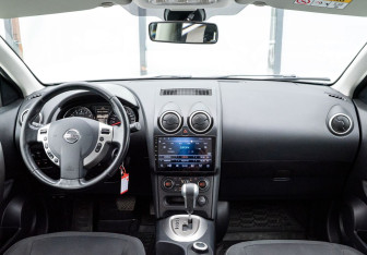 Подержанный автомобиль Nissan Qashqai 2013 года (10 фото)