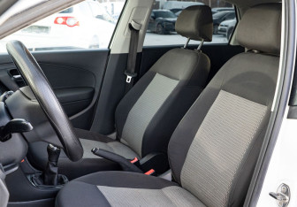 Подержанный автомобиль Volkswagen Polo Sedan 2015 года (9 фото)