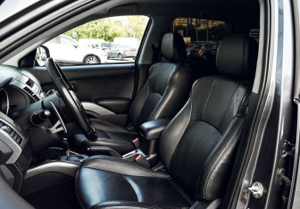 Подержанный автомобиль Mitsubishi Outlander 2012 года (17 фото)