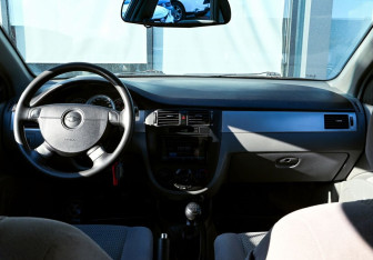 Подержанный автомобиль Chevrolet Lacetti Sedan 2010 года (16 фото)