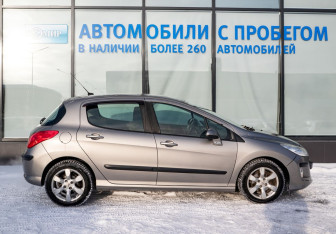 Подержанный автомобиль Peugeot 308 Hatchback 2010 года (6 фото)
