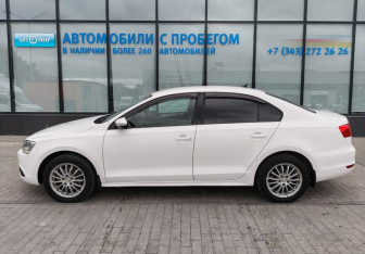 Подержанный автомобиль Volkswagen Jetta Sedan 2013 года (2 фото)