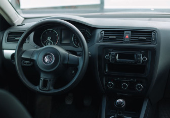 Подержанный автомобиль Volkswagen Jetta Sedan 2012 года (10 фото)