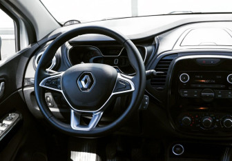 Подержанный автомобиль Renault Kaptur 2021 года (19 фото)