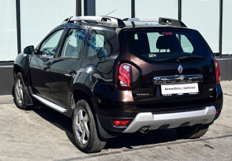 Подержанный автомобиль Renault Duster 2017 года (3 фото)