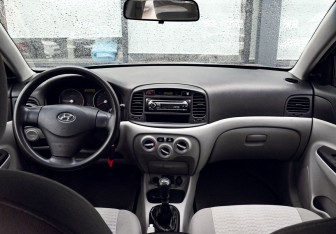 Подержанный автомобиль Hyundai Verna Sedan 2007 года (16 фото)