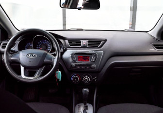 Подержанный автомобиль Kia Rio Sedan 2012 года (16 фото)