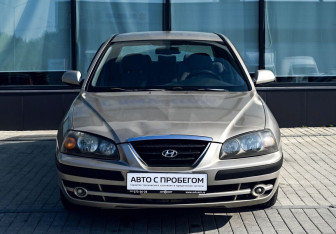 Подержанный автомобиль Hyundai Elantra Sedan 2005 года (8 фото)