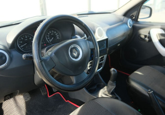 Подержанный автомобиль Renault Logan Sedan 2013 года (9 фото)