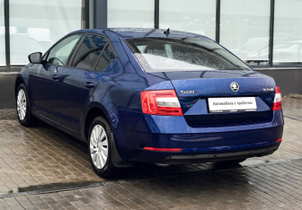 Подержанный автомобиль Skoda Octavia Liftback 2017 года (3 фото)