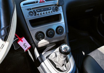 Подержанный автомобиль Peugeot 408 2013 года (10 фото)