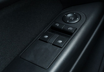 Подержанный автомобиль Opel Astra Hatchback 2012 года (11 фото)