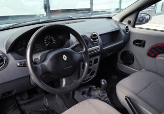 Подержанный автомобиль Renault Logan Sedan 2009 года (5 фото)