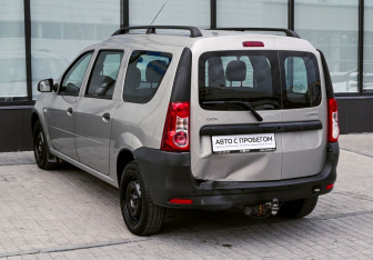 Подержанный автомобиль LADA (ВАЗ) Largus Wagon 2018 года (3 фото)