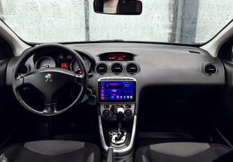 Подержанный автомобиль Peugeot 308 Hatchback 2012 года (18 фото)