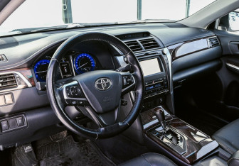 Подержанный автомобиль Toyota Camry Sedan 2015 года (10 фото)