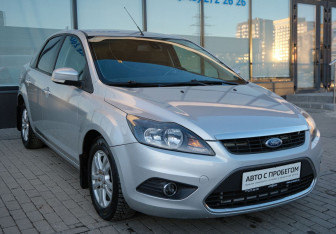 Подержанный автомобиль Ford Focus Sedan 2010 года (7 фото)